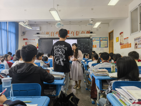 诗润滨江，青春教韵50.png