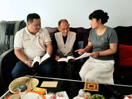 “红烛映初心 先锋耀杏坛“--遂宁四中隆重召开庆祝建党104周年暨“七一”表彰大会113.png